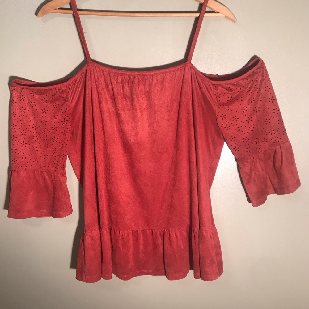 Maurice’s Burnt Orange Cold Shoulder Top Plus 1 - Picture 2 of 3